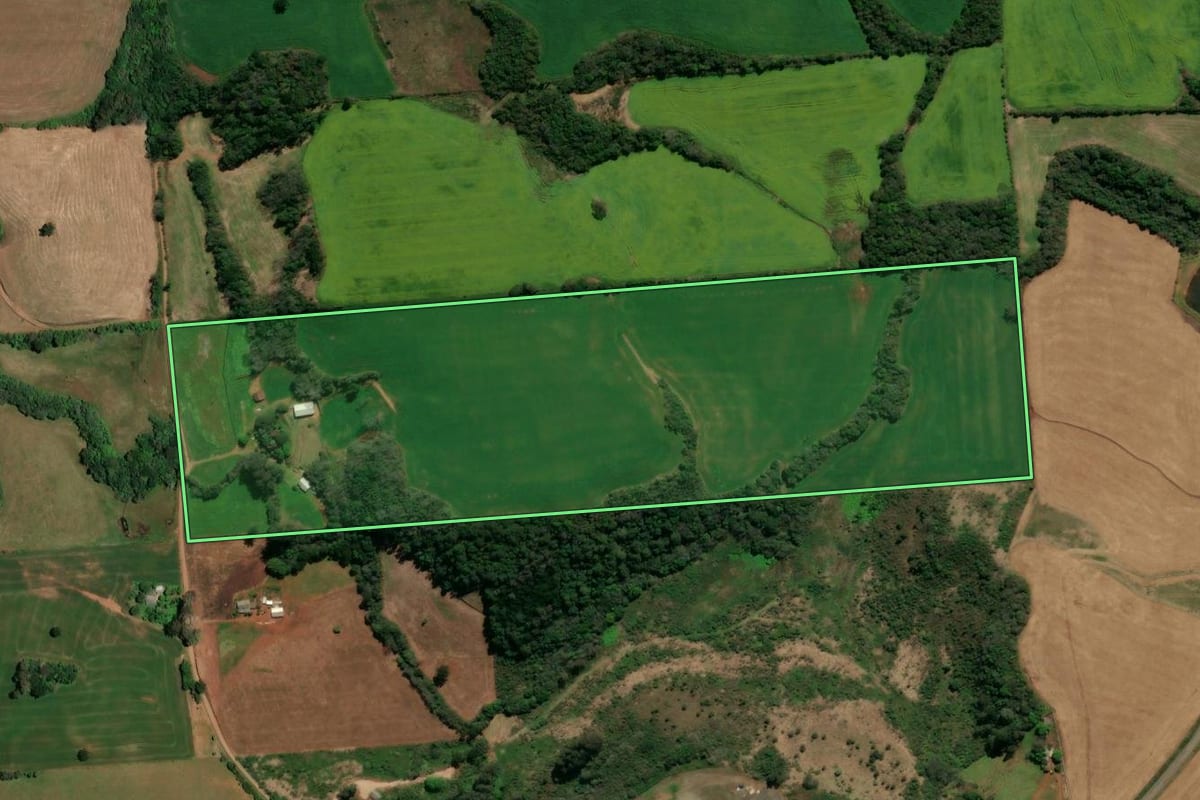 Imagem de satélite do imóvel rural em Casca (RS), com o contorno declarado no CAR desenhado por cima.