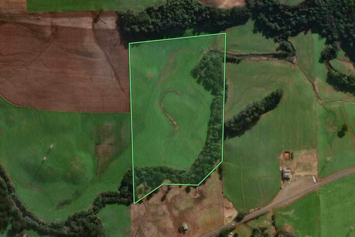 Imagem de satélite do imóvel rural em Casca (RS), com o contorno declarado no CAR desenhado por cima.