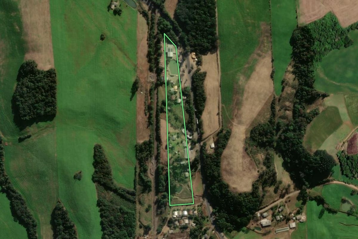 Imagem de satélite do imóvel rural em Casca (RS), com o contorno declarado no CAR desenhado por cima.
