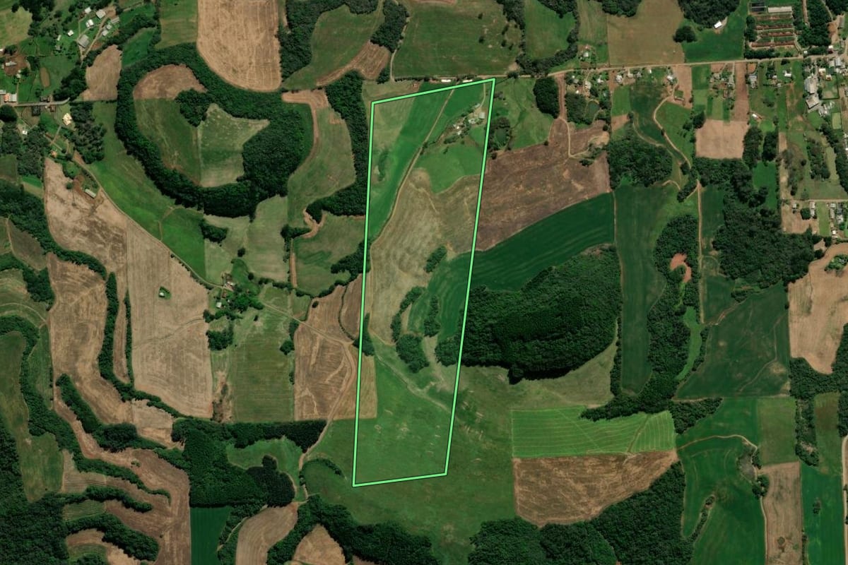 Imagem de satélite do imóvel rural em Casca (RS), com o contorno declarado no CAR desenhado por cima.