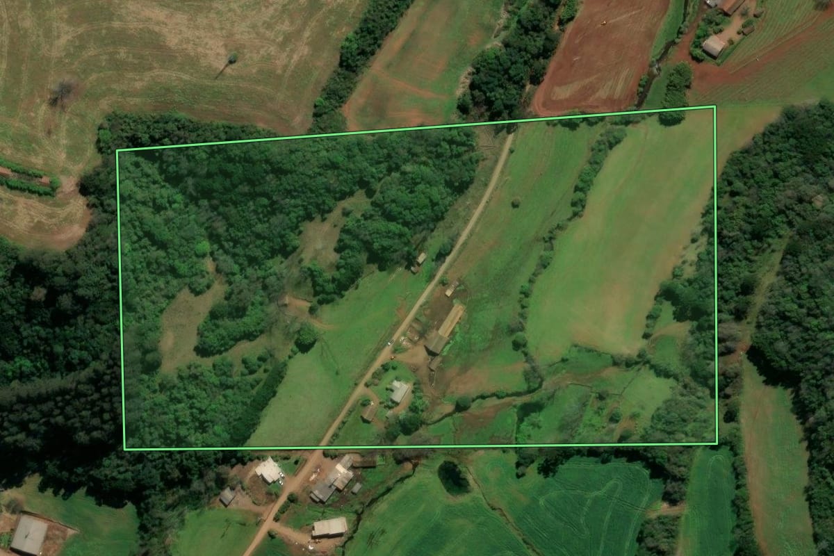 Imagem de satélite do imóvel rural em Casca (RS), com o contorno declarado no CAR desenhado por cima.