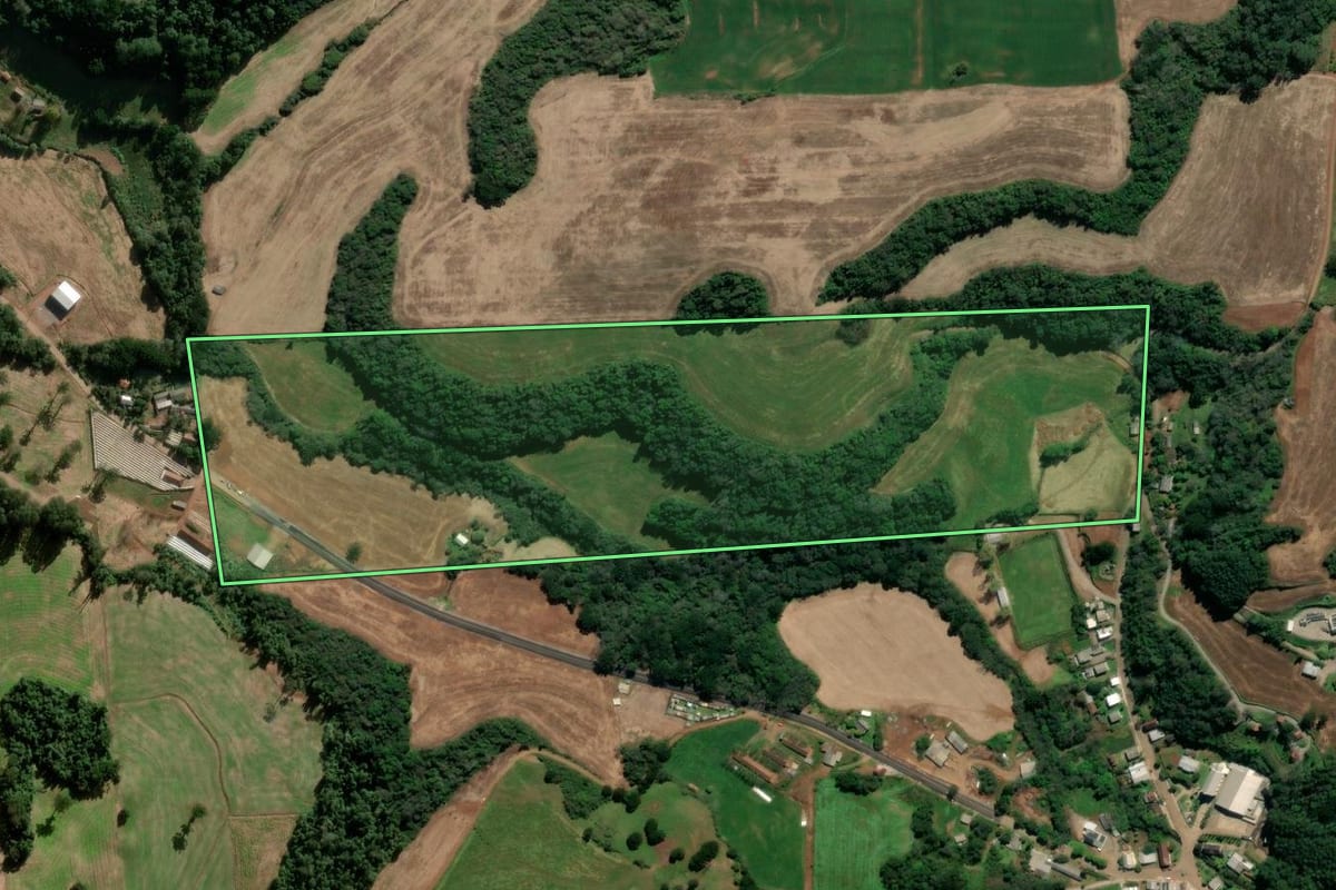 Imagem de satélite do imóvel rural em Casca (RS), com o contorno declarado no CAR desenhado por cima.