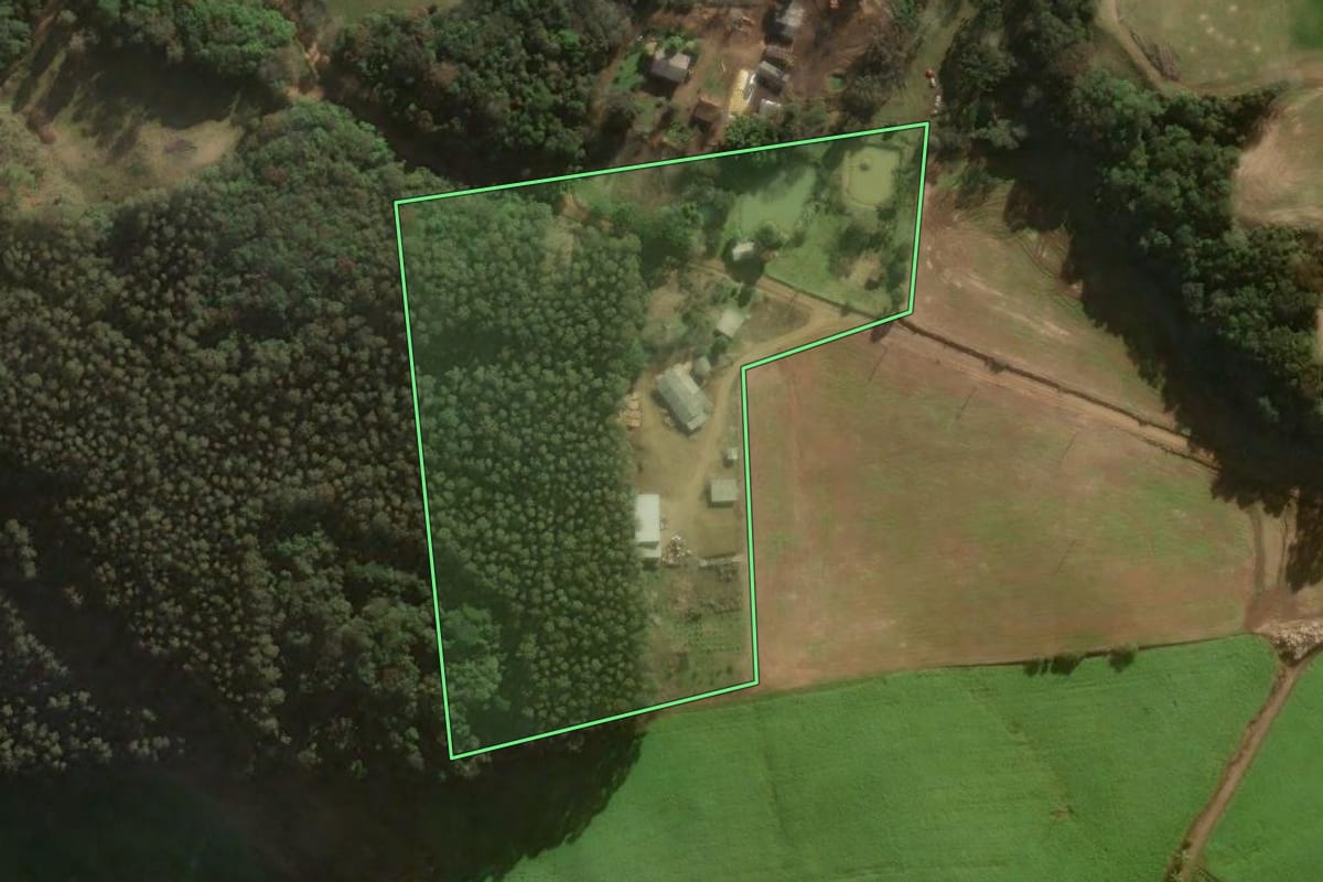 Imagem de satélite do imóvel rural em Casca (RS), com o contorno declarado no CAR desenhado por cima.