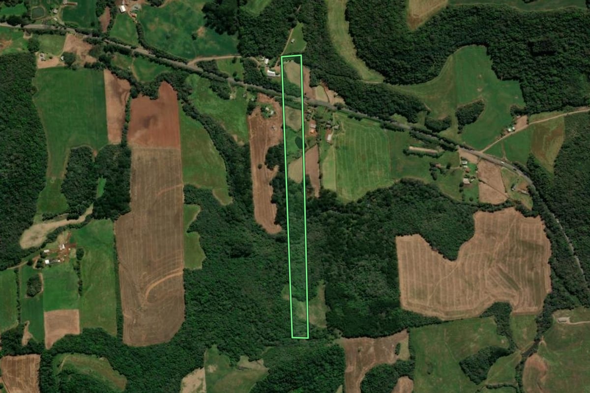 Imagem de satélite do imóvel rural em Casca (RS), com o contorno declarado no CAR desenhado por cima.