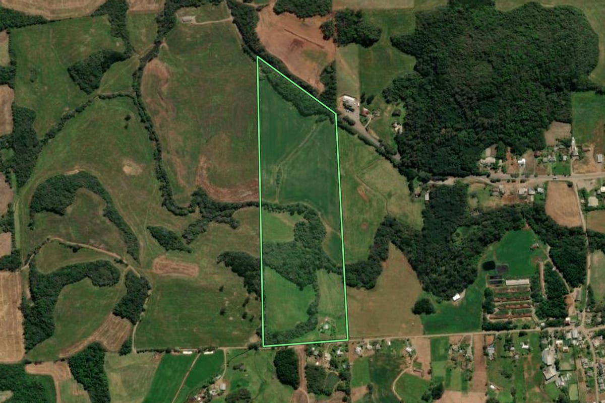 Imagem de satélite do imóvel rural em Casca (RS), com o contorno declarado no CAR desenhado por cima.