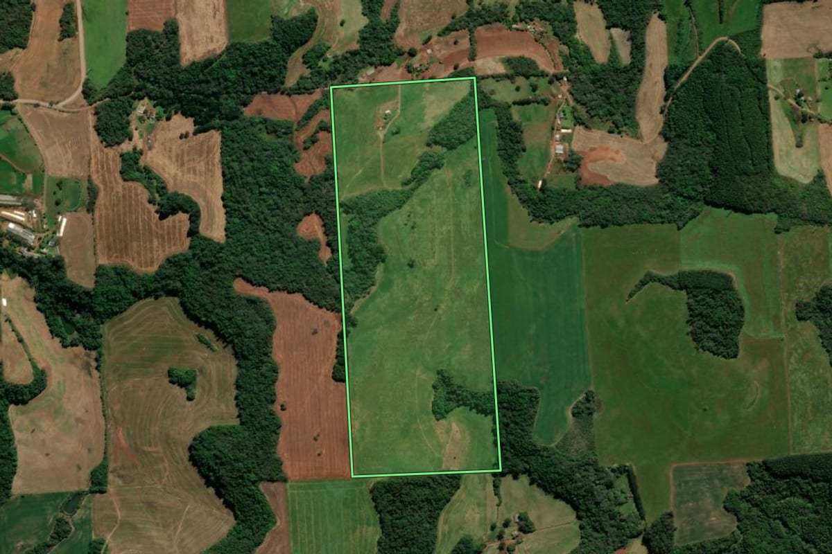Imagem de satélite do imóvel rural em Casca (RS), com o contorno declarado no CAR desenhado por cima.