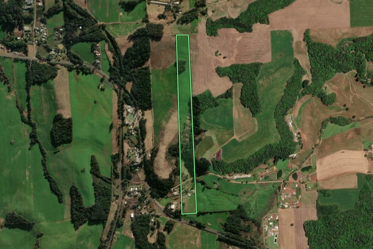 Imagem de satélite do imóvel rural em Casca (RS), com o contorno declarado no CAR desenhado por cima.