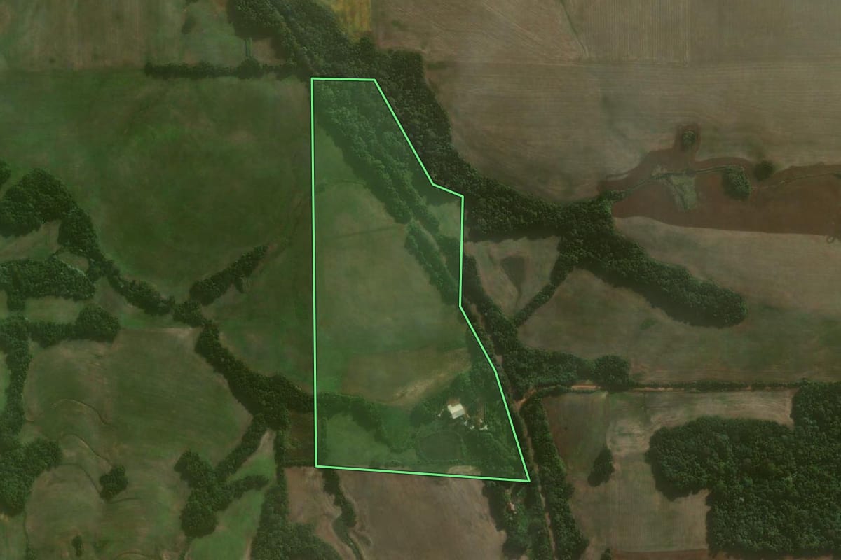 Imagem de satélite do imóvel rural em Catuípe (RS), com o contorno declarado no CAR desenhado por cima.