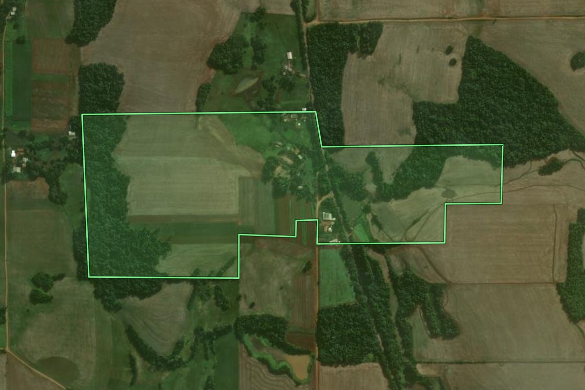 Imagem de satélite do imóvel rural em Catuípe (RS), com o contorno declarado no CAR desenhado por cima.