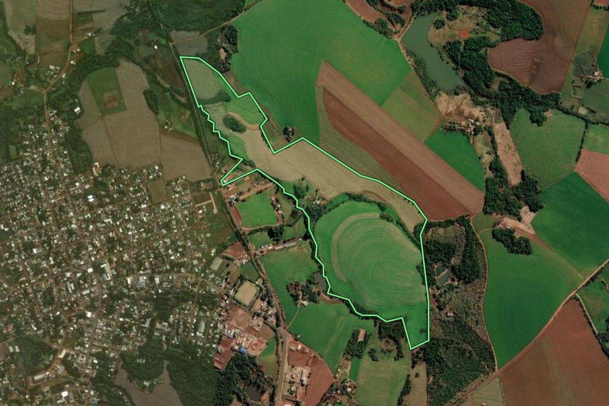 Imagem de satélite do imóvel rural em Catuípe (RS), com o contorno declarado no CAR desenhado por cima.