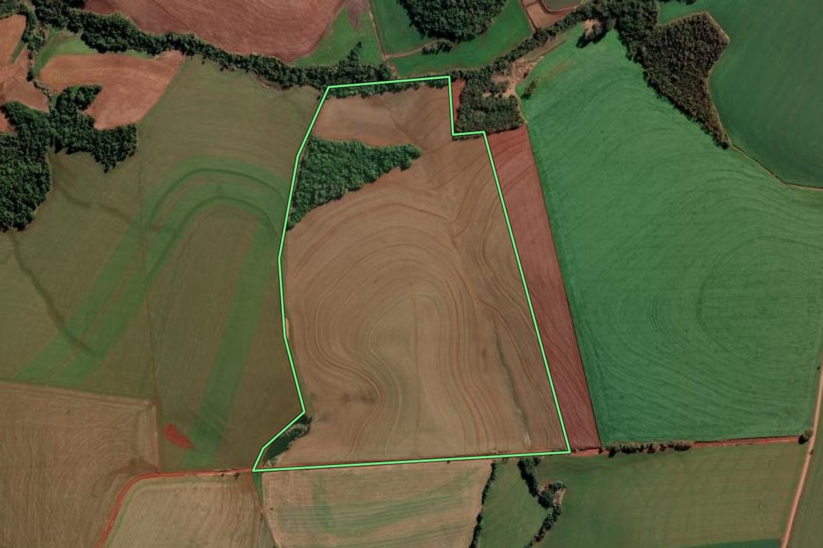 Imagem de satélite do imóvel rural em Catuípe (RS), com o contorno declarado no CAR desenhado por cima.