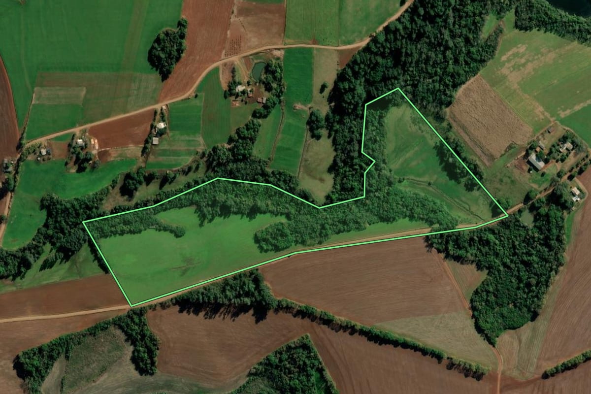 Imagem de satélite do imóvel rural em Catuípe (RS), com o contorno declarado no CAR desenhado por cima.