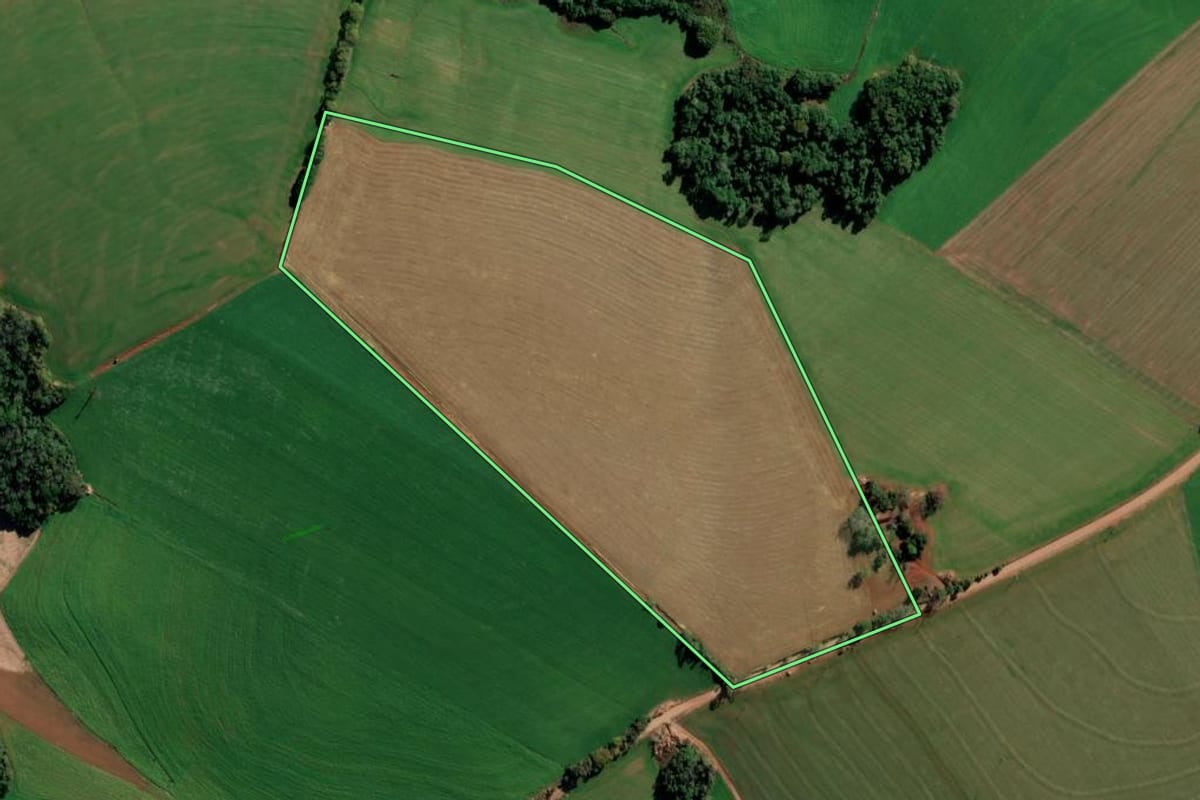 Imagem de satélite do imóvel rural em Catuípe (RS), com o contorno declarado no CAR desenhado por cima.