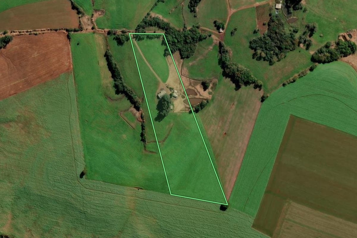 Imagem de satélite do imóvel rural em Catuípe (RS), com o contorno declarado no CAR desenhado por cima.