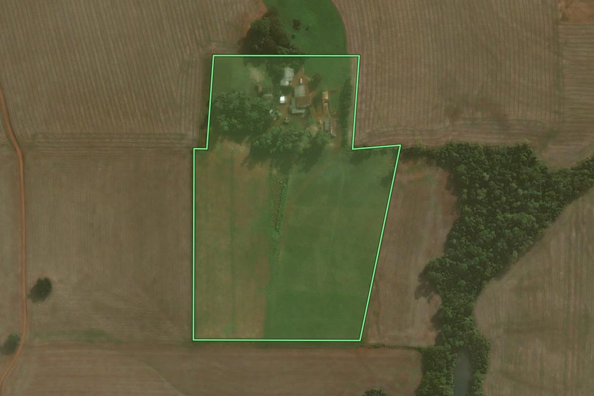 Imagem de satélite do imóvel rural em Catuípe (RS), com o contorno declarado no CAR desenhado por cima.