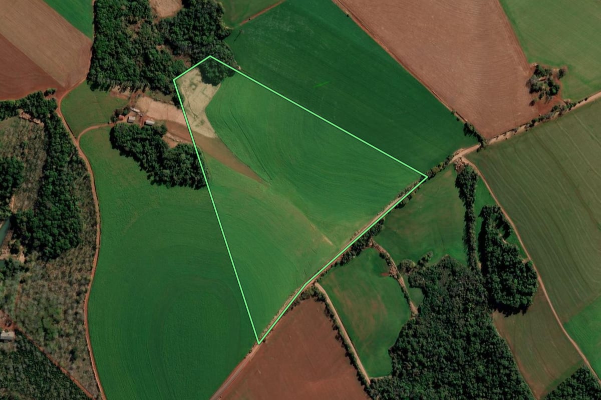 Imagem de satélite do imóvel rural em Catuípe (RS), com o contorno declarado no CAR desenhado por cima.