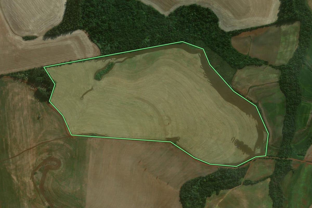 Imagem de satélite do imóvel rural em Catuípe (RS), com o contorno declarado no CAR desenhado por cima.