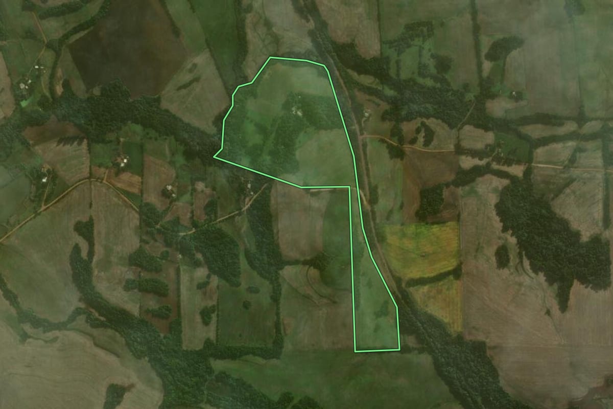 Imagem de satélite do imóvel rural em Catuípe (RS), com o contorno declarado no CAR desenhado por cima.