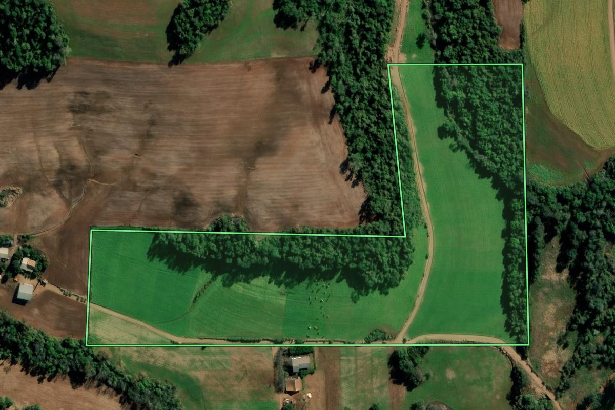 Imagem de satélite do imóvel rural em Catuípe (RS), com o contorno declarado no CAR desenhado por cima.