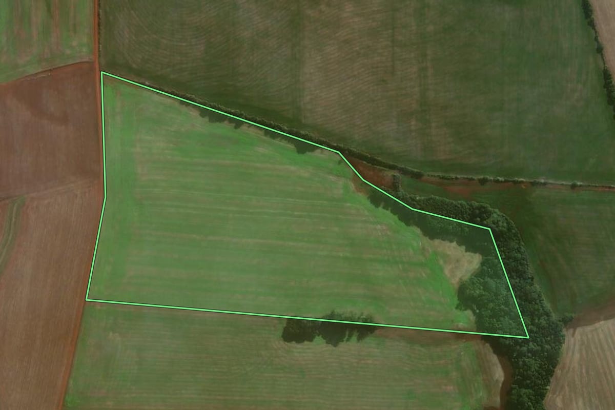 Imagem de satélite do imóvel rural em Catuípe (RS), com o contorno declarado no CAR desenhado por cima.