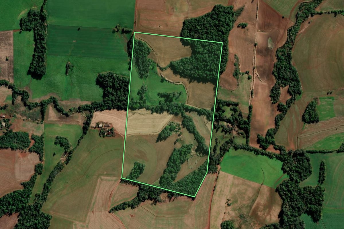 Imagem de satélite do imóvel rural em Catuípe (RS), com o contorno declarado no CAR desenhado por cima.