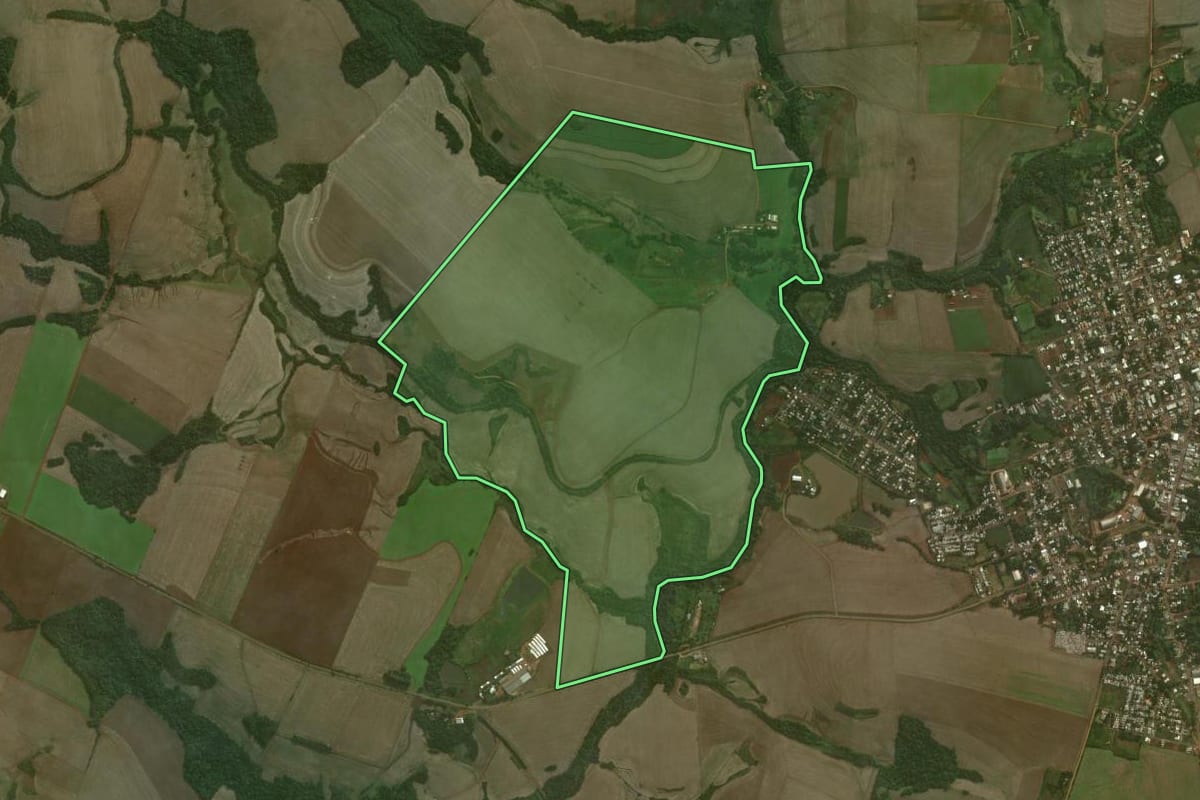 Imagem de satélite do imóvel rural em Catuípe (RS), com o contorno declarado no CAR desenhado por cima.