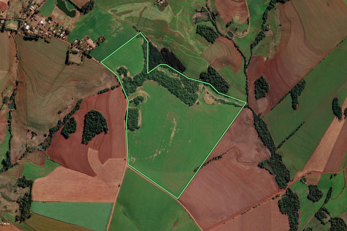 Imagem de satélite do imóvel rural em Catuípe (RS), com o contorno declarado no CAR desenhado por cima.