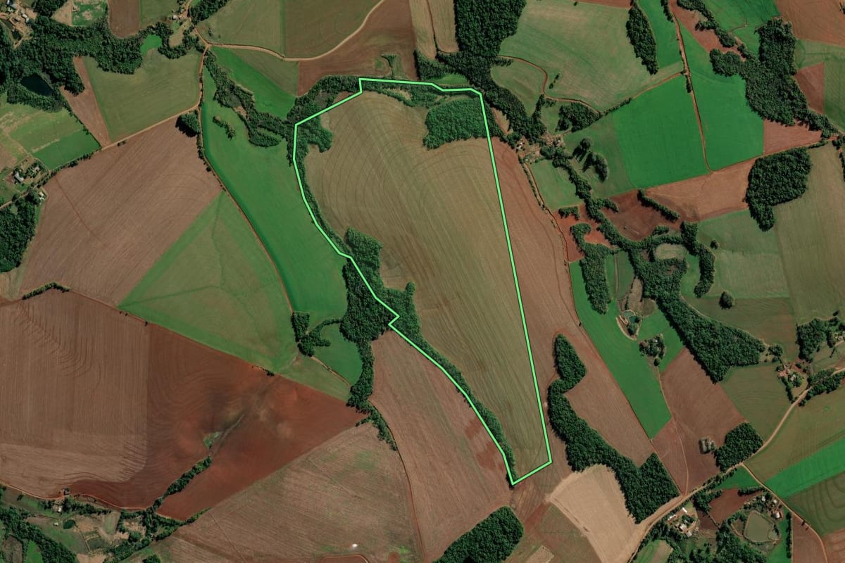 Imagem de satélite do imóvel rural em Catuípe (RS), com o contorno declarado no CAR desenhado por cima.