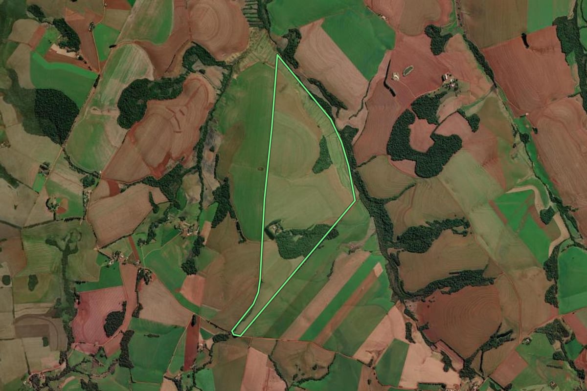 Imagem de satélite do imóvel rural em Catuípe (RS), com o contorno declarado no CAR desenhado por cima.