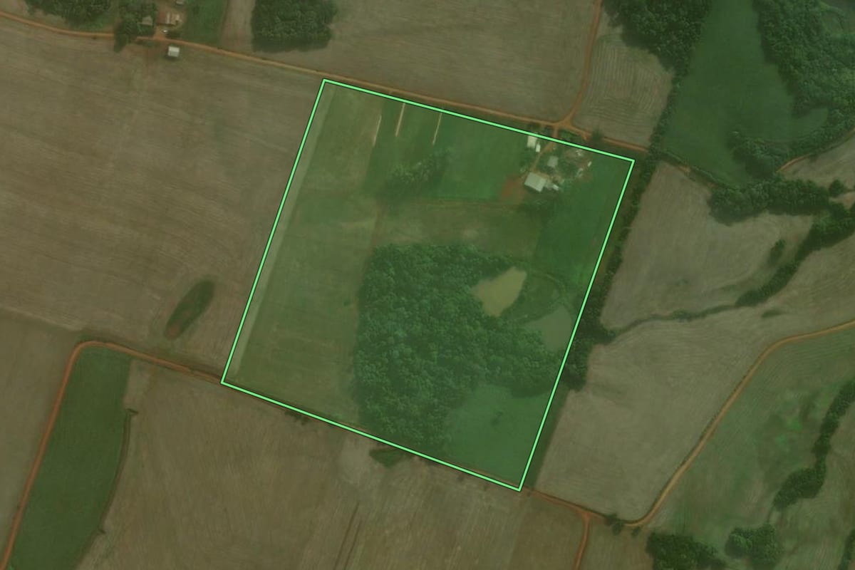 Imagem de satélite do imóvel rural em Catuípe (RS), com o contorno declarado no CAR desenhado por cima.