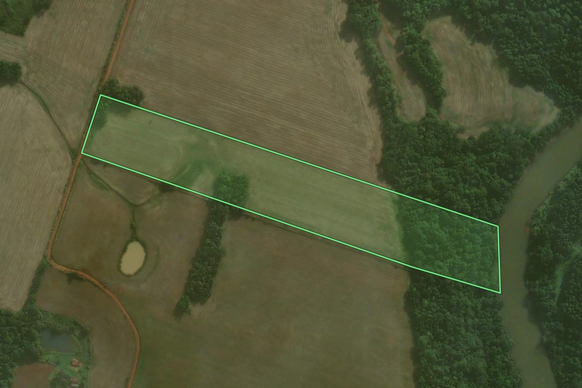 Imagem de satélite do imóvel rural em Catuípe (RS), com o contorno declarado no CAR desenhado por cima.