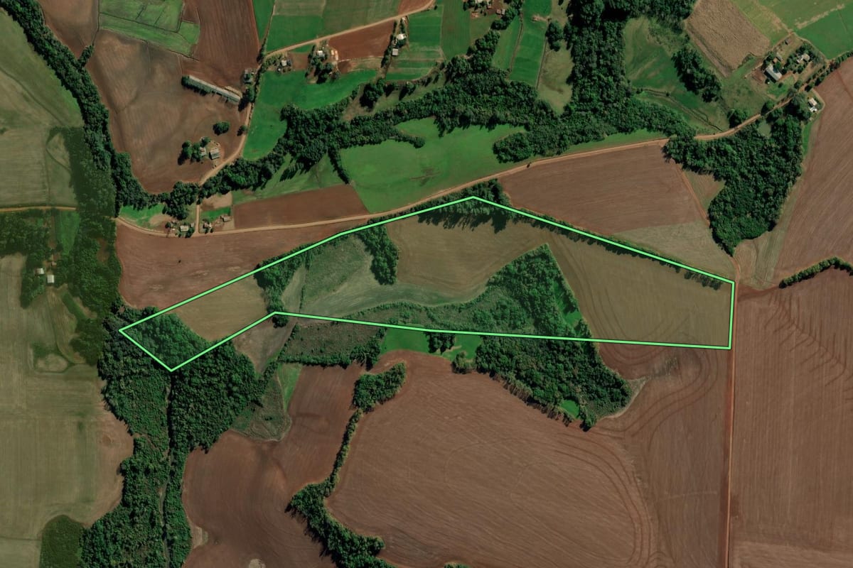 Imagem de satélite do imóvel rural em Catuípe (RS), com o contorno declarado no CAR desenhado por cima.