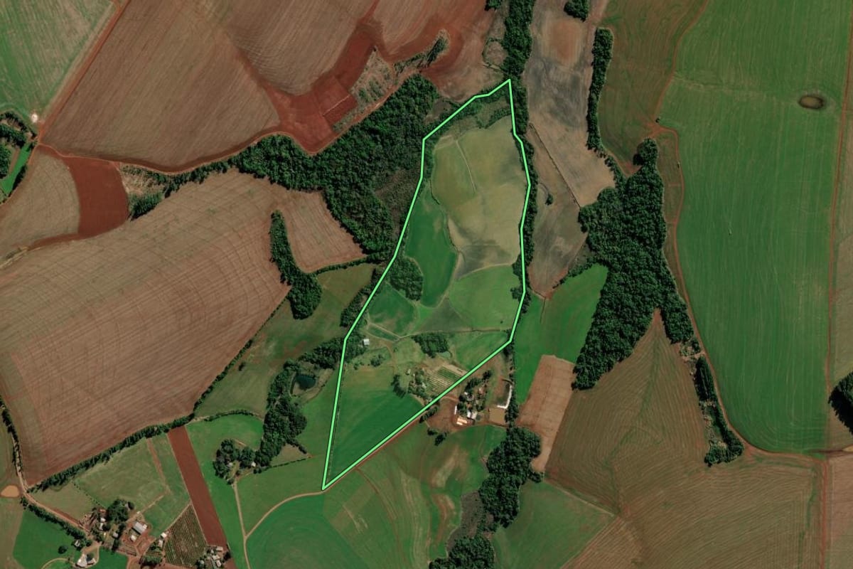 Imagem de satélite do imóvel rural em Catuípe (RS), com o contorno declarado no CAR desenhado por cima.