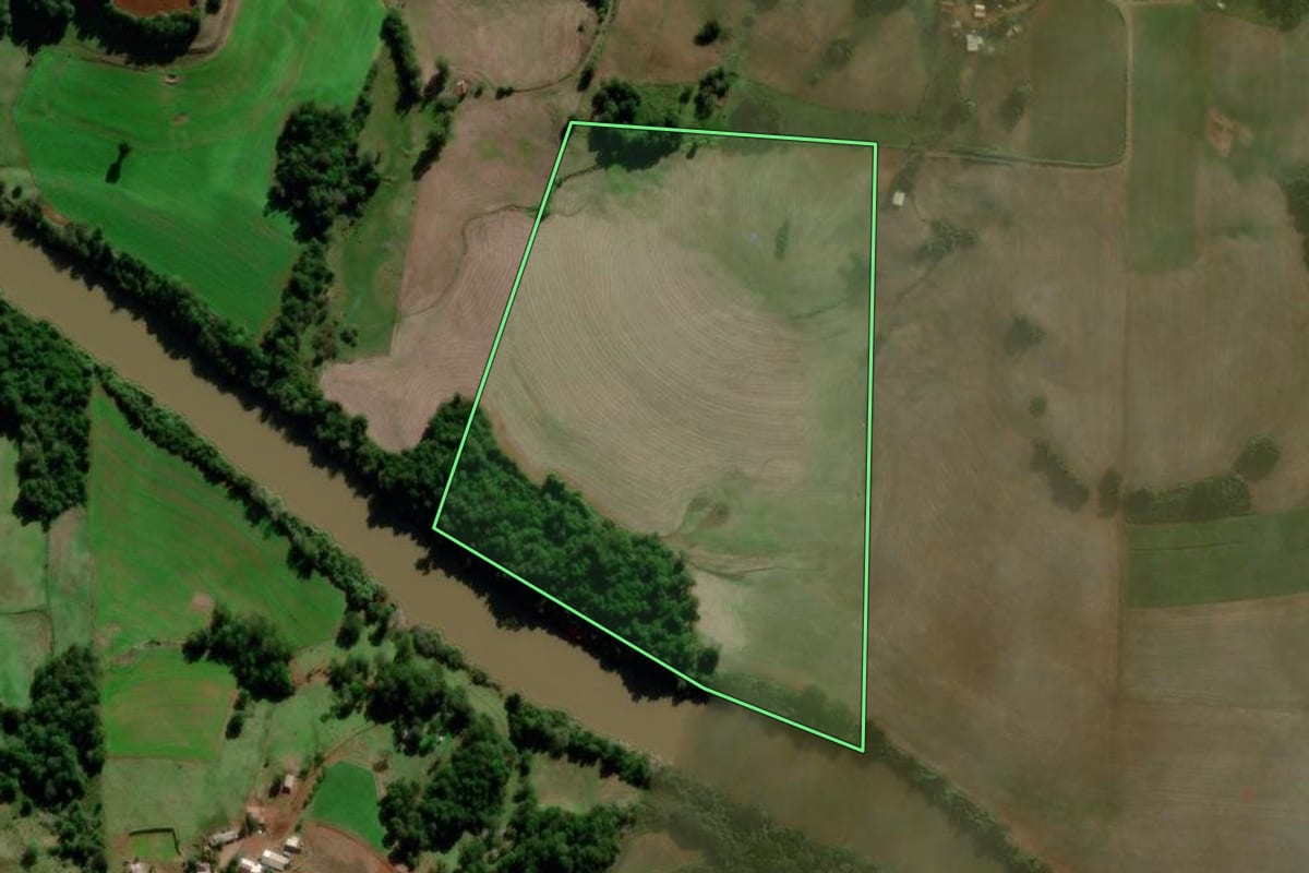 Imagem de satélite do imóvel rural em Catuípe (RS), com o contorno declarado no CAR desenhado por cima.