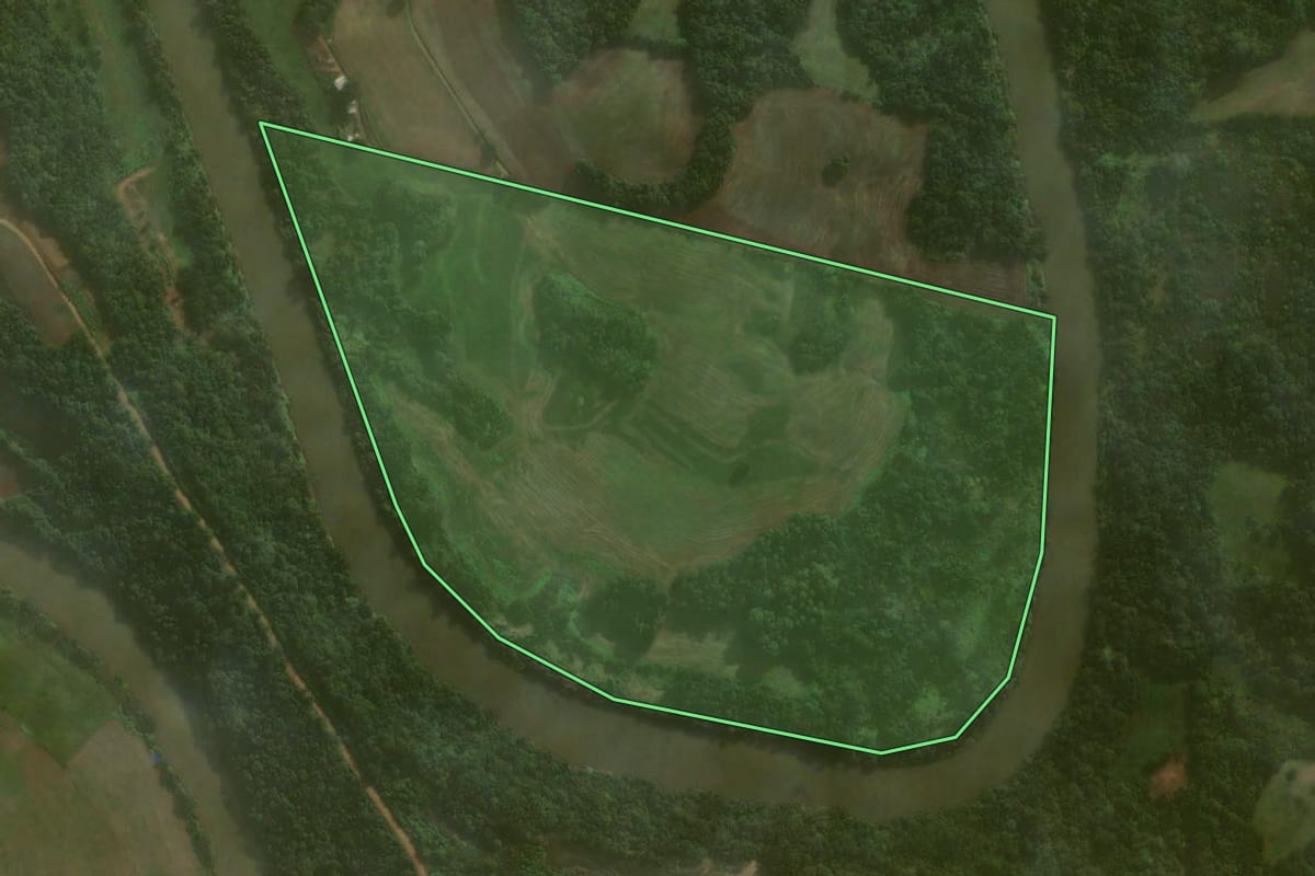 Imagem de satélite do imóvel rural em Catuípe (RS), com o contorno declarado no CAR desenhado por cima.