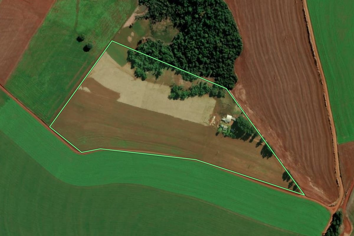 Imagem de satélite do imóvel rural em Catuípe (RS), com o contorno declarado no CAR desenhado por cima.