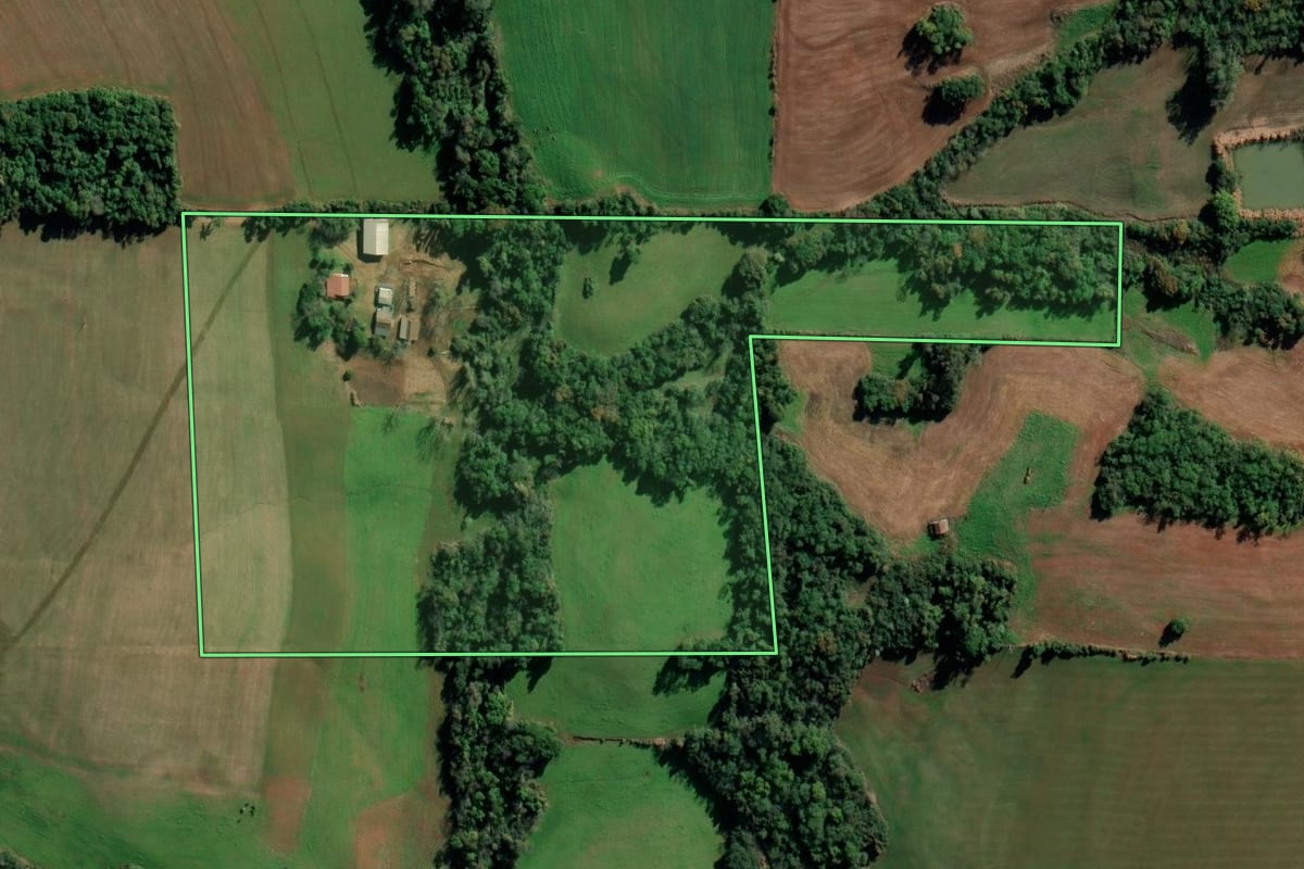 Imagem de satélite do imóvel rural em Catuípe (RS), com o contorno declarado no CAR desenhado por cima.