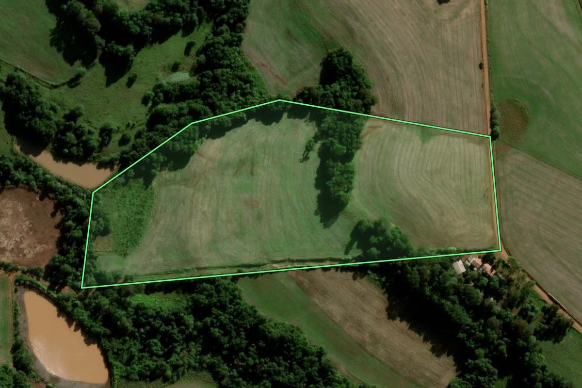 Imagem de satélite do imóvel rural em Catuípe (RS), com o contorno declarado no CAR desenhado por cima.