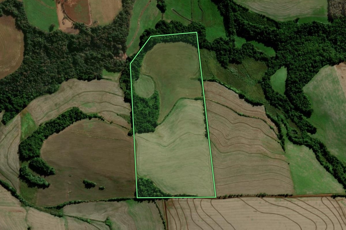 Imagem de satélite do imóvel rural em Catuípe (RS), com o contorno declarado no CAR desenhado por cima.