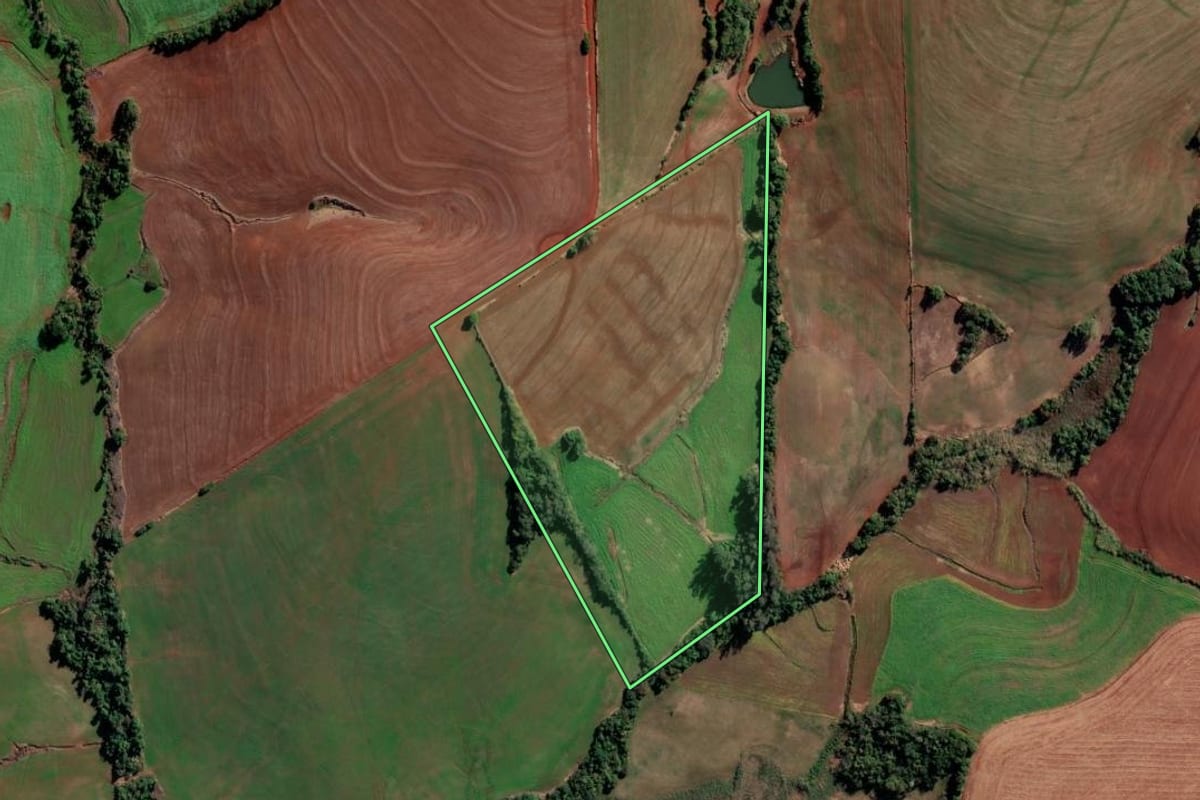 Imagem de satélite do imóvel rural em Catuípe (RS), com o contorno declarado no CAR desenhado por cima.