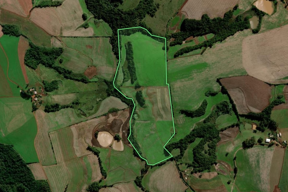 Imagem de satélite do imóvel rural em Catuípe (RS), com o contorno declarado no CAR desenhado por cima.