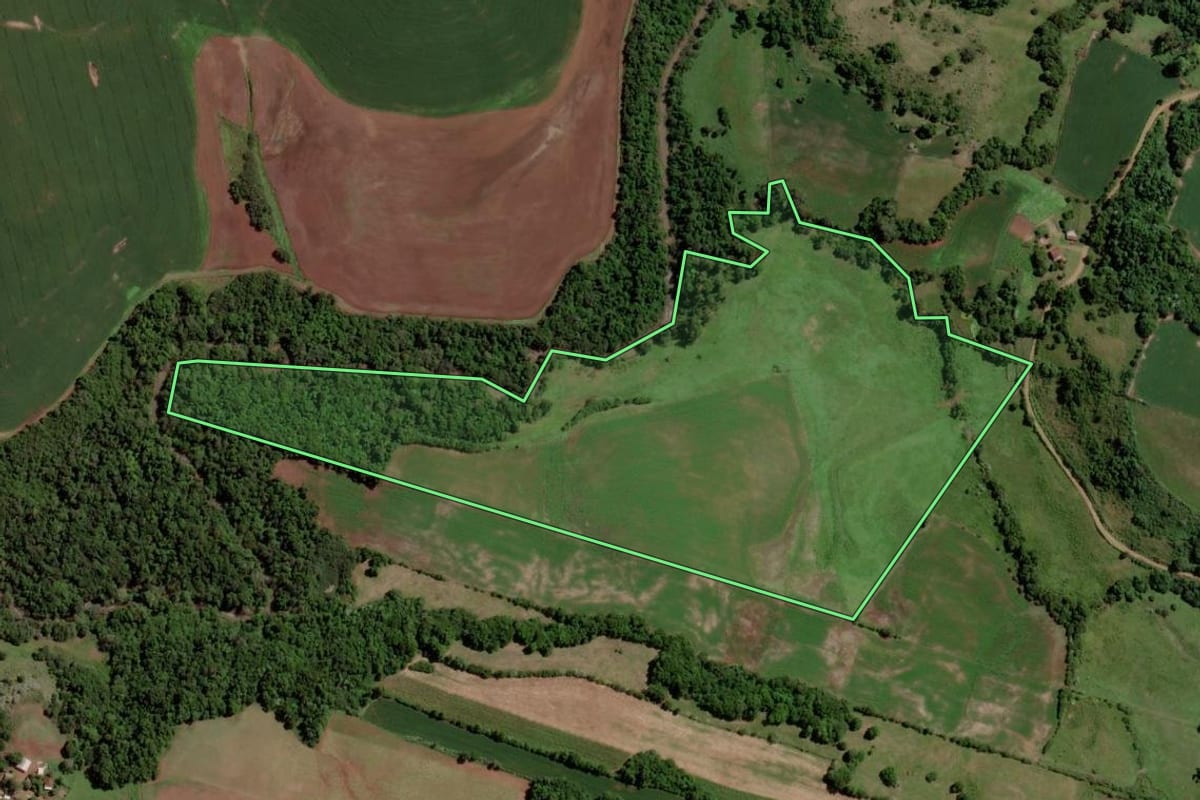 Imagem de satélite do imóvel rural em Catuípe (RS), com o contorno declarado no CAR desenhado por cima.