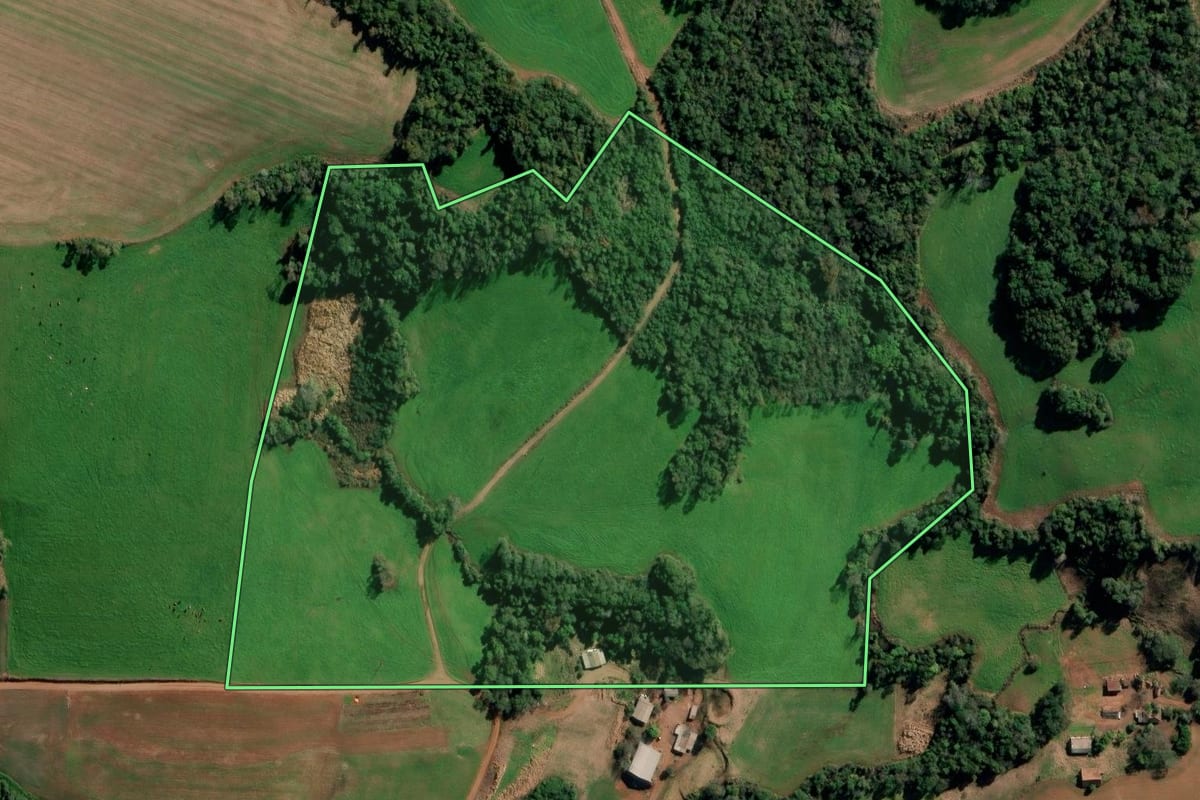 Imagem de satélite do imóvel rural em Catuípe (RS), com o contorno declarado no CAR desenhado por cima.