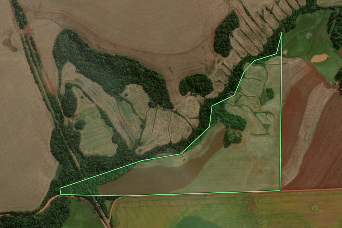 Imagem de satélite do imóvel rural em Catuípe (RS), com o contorno declarado no CAR desenhado por cima.