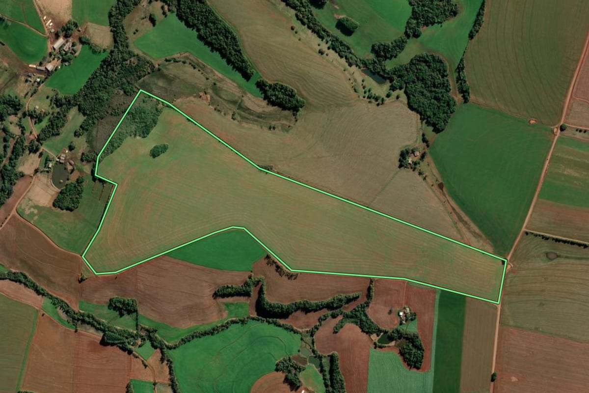 Imagem de satélite do imóvel rural em Catuípe (RS), com o contorno declarado no CAR desenhado por cima.