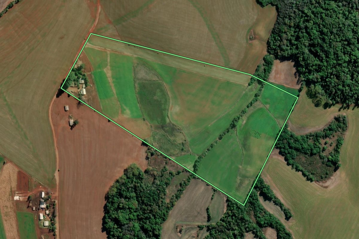 Imagem de satélite do imóvel rural em Catuípe (RS), com o contorno declarado no CAR desenhado por cima.