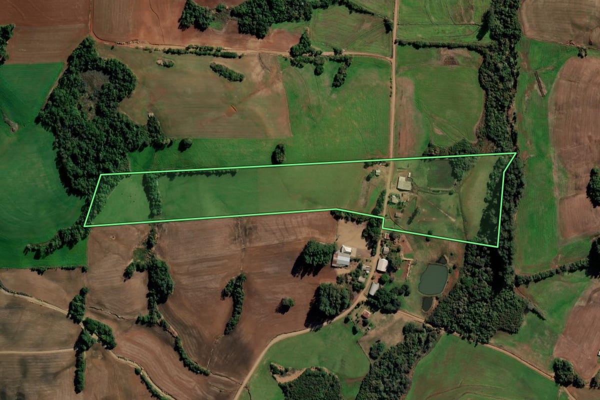 Imagem de satélite do imóvel rural em Catuípe (RS), com o contorno declarado no CAR desenhado por cima.