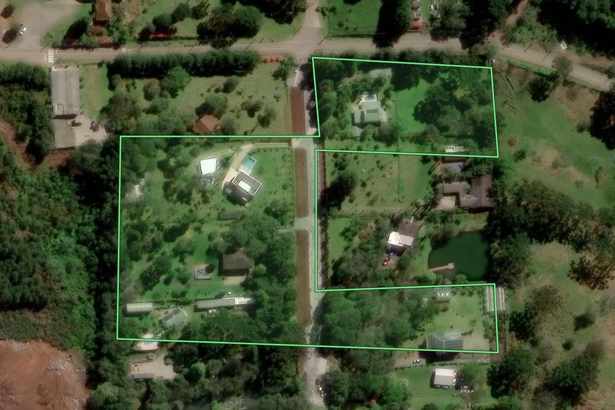 Imagem de satélite do imóvel rural em Caxias do Sul (RS), com o contorno declarado no CAR desenhado por cima.