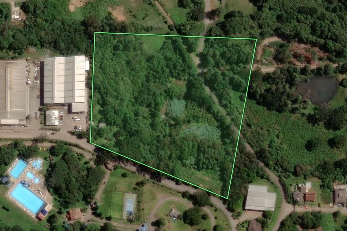 Imagem de satélite do imóvel rural em Caxias do Sul (RS), com o contorno declarado no CAR desenhado por cima.