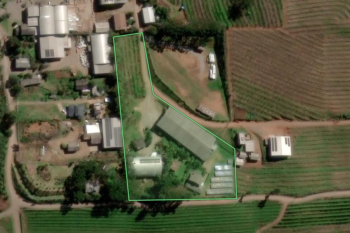 Imagem de satélite do imóvel rural em Caxias do Sul (RS), com o contorno declarado no CAR desenhado por cima.